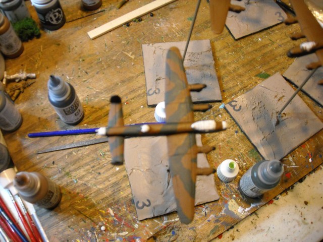 This top Lancaster view shows the camouflage pattern for the five bombers. Vallejo Bronze Green over Vallejo Dark Earth.