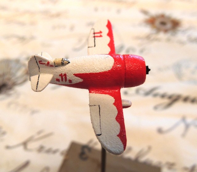 All the Gee Bees had unique and interesting markings.  Due to the small size Doolittle's dice are hard to show. 